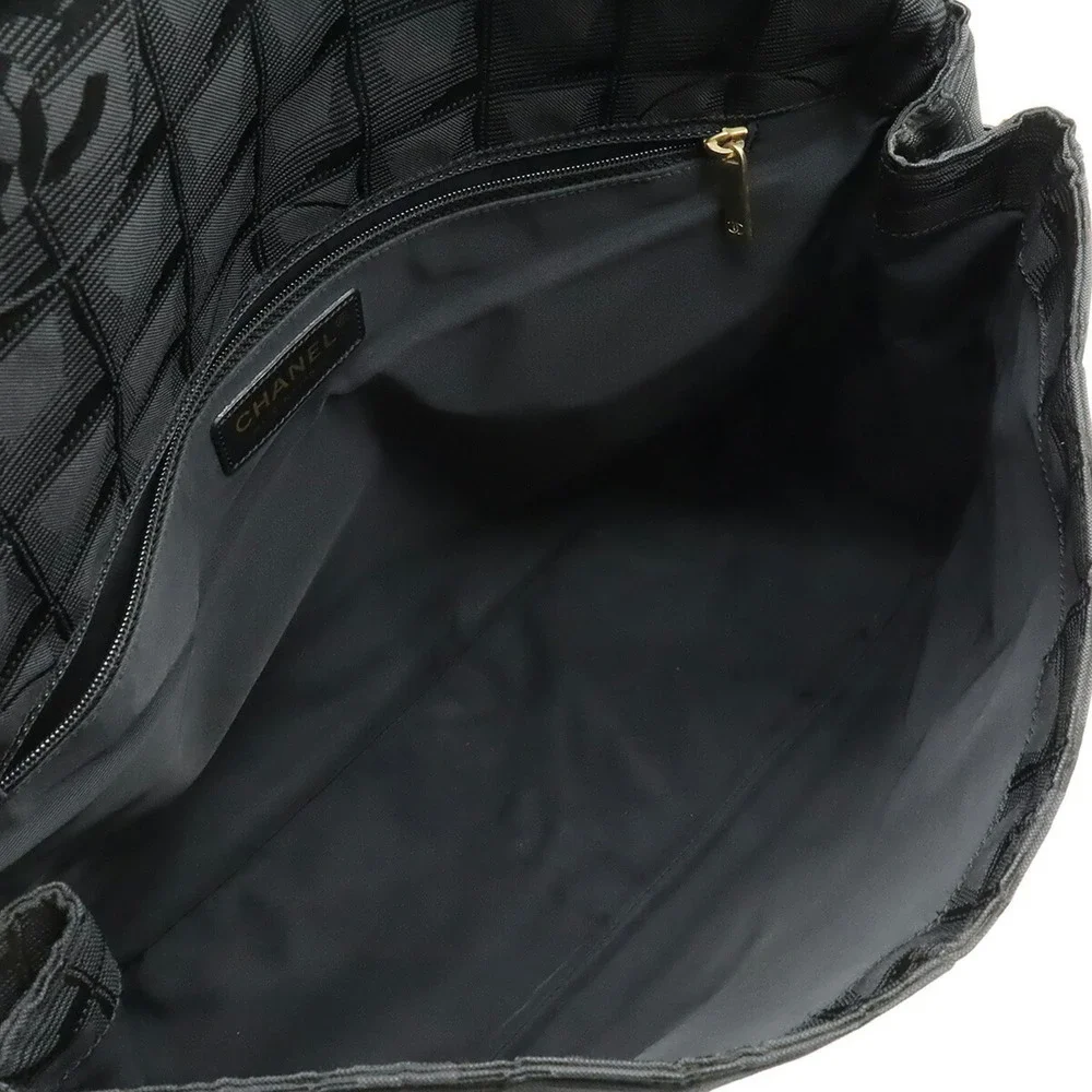 CHANEL Black Shoulder Bag